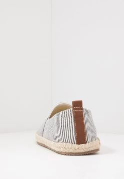 Pier One Rena Espadrille Unisex - Alpargatas - White/Blue -Pier One 535d86d092a649c28e407541a01358ea