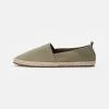 Pier One Rena Espadrille Unisex - Alpargatas - Olive -Pier One 72c058eac6254d3ca7dfcd64895f6fd7
