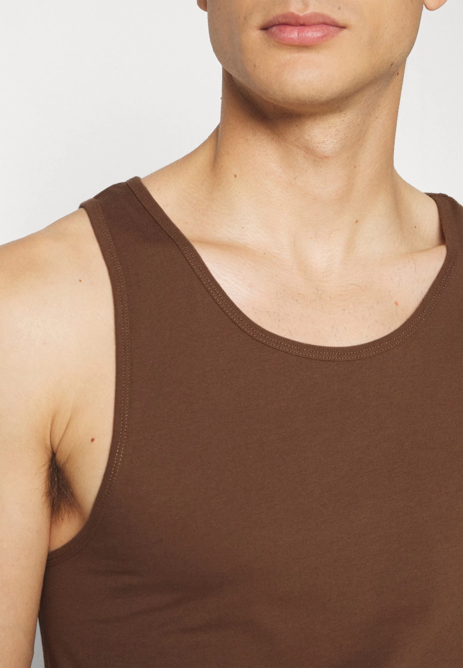 Pier One 3Pck Skin Tone Rib Vest- Camiseta Interior - Brown 7 Pier One 3Pck Skin Tone Rib Vest- Camiseta Interior - Brown - Imagen 5